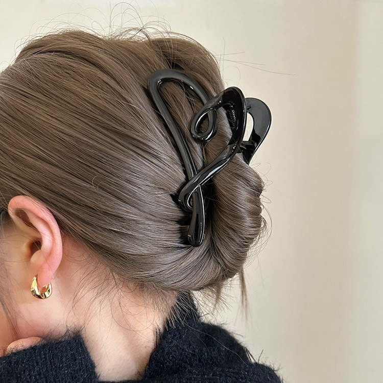 Temperament Matte Black Love Grab Clip Women's Advanced Sense Back Head Hairpin 2024 New High-End Shark Clip Headwear Specification drawing
