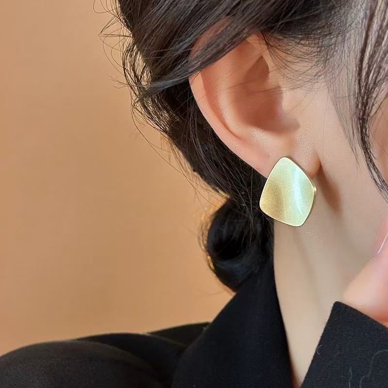 网红复古哑光金属风耳钉新款潮韩国气质网红高级感耳环简约耳饰女详情2