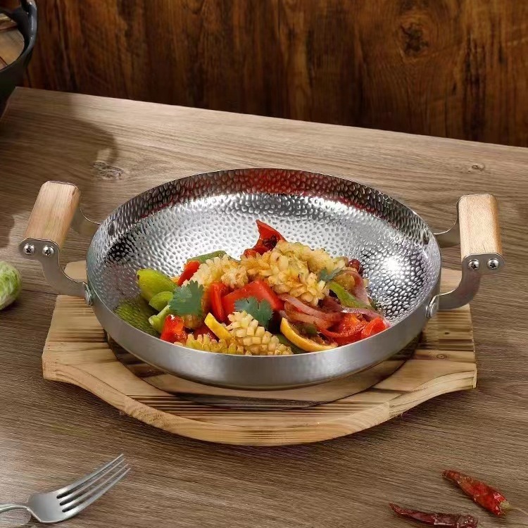 Stainless Steel Dry Pot Snow Wood Handle Ear Birthday Star Pot Thickened Bar Tripod Hammer Pattern Non-Stick Deep Dish Two Ear Lobster Plate Item Picture