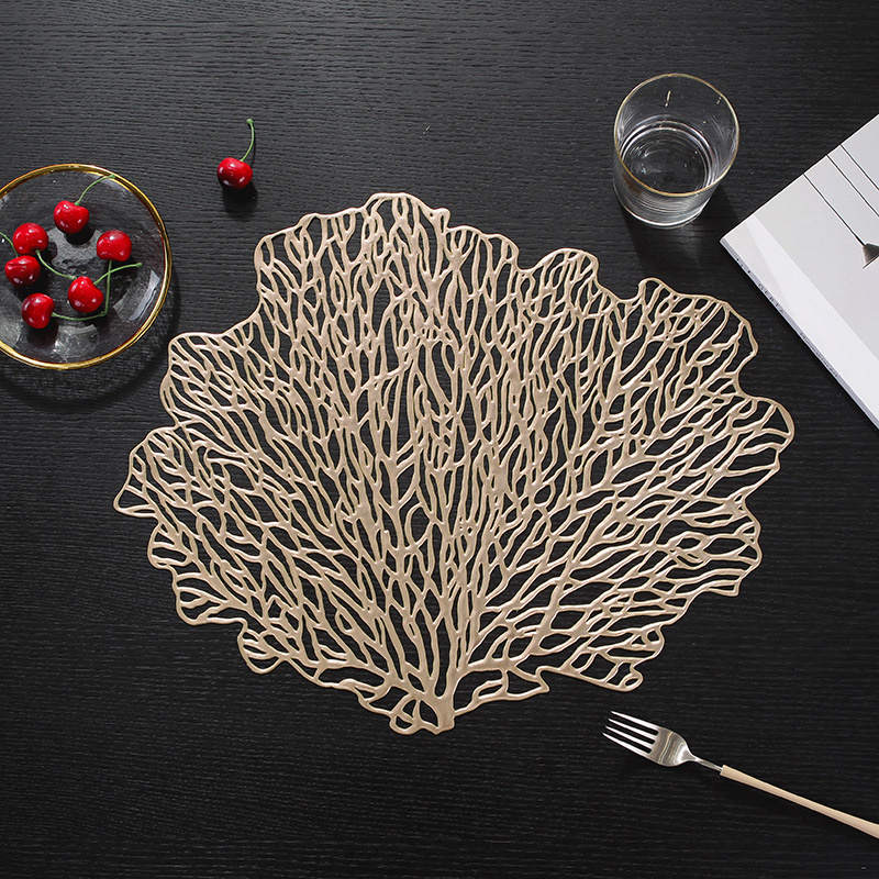 Womei Modern creative, irregular-shaped, fashionable, simple, elegant and high-end hollowed-out gold-embossed placemats, Nordic light luxury coral shell PVC waterproof, oil-proof and heat-insulating placemats