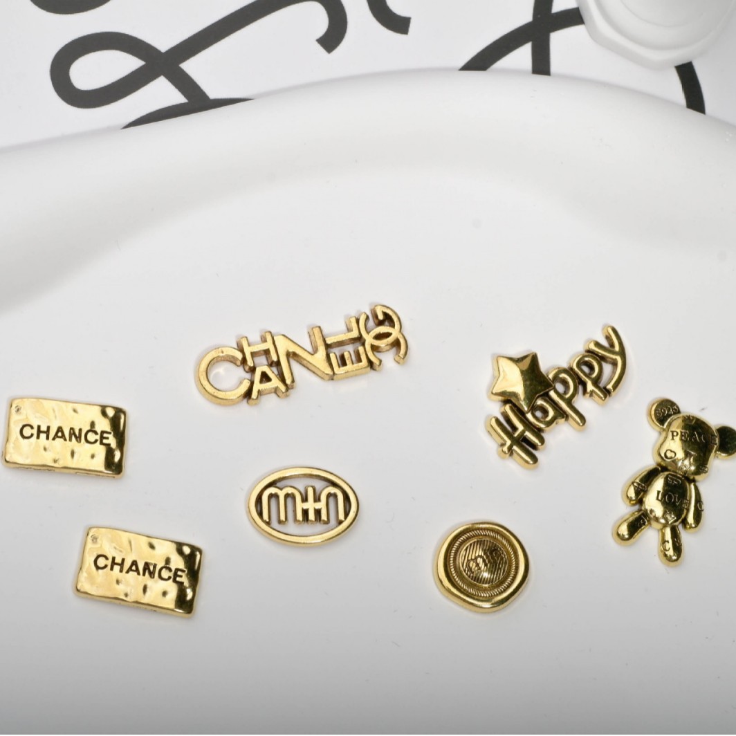 水晶珠/鞋饰品/服装小配件/耳堵/花朵刺绣贴细节图