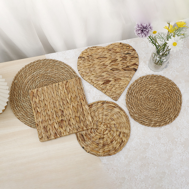 Straw-woven water hyacinth grass round home table mat, heat insulation mat, cup mat, plate mat, pot mat, meal mat, bowl mat, Western dining mat details Picture
