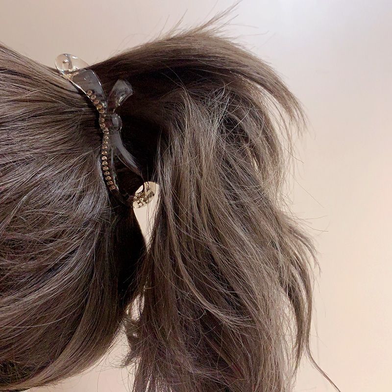 Banana clip, vertical clip, high ponytail clip, children's Korean small anti-slip hair clip, hairpin, Internet celebrity style, scratch-off hair accessory Application Scenario