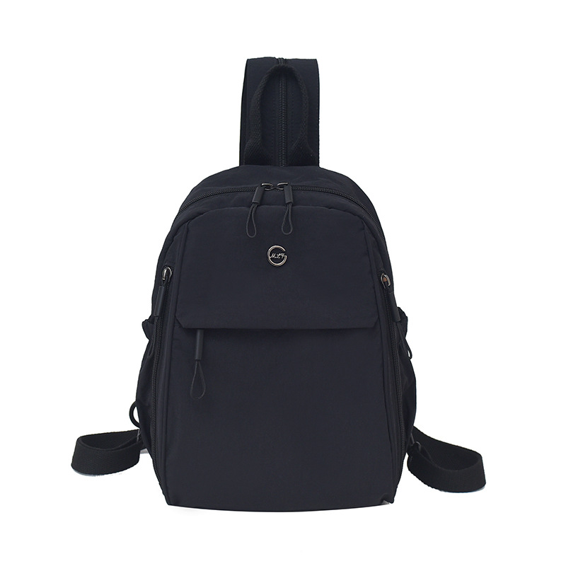 双肩包/背包/双肩包会议/太阳能充电背包/运动背包白底实物图