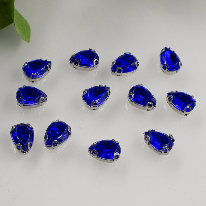 7*10mm pointed-bottom water drop hand-sewn drill, irregular-shaped acrylic claw drill, diy clothing and wedding dress handcrafted material accessories Application Scenario