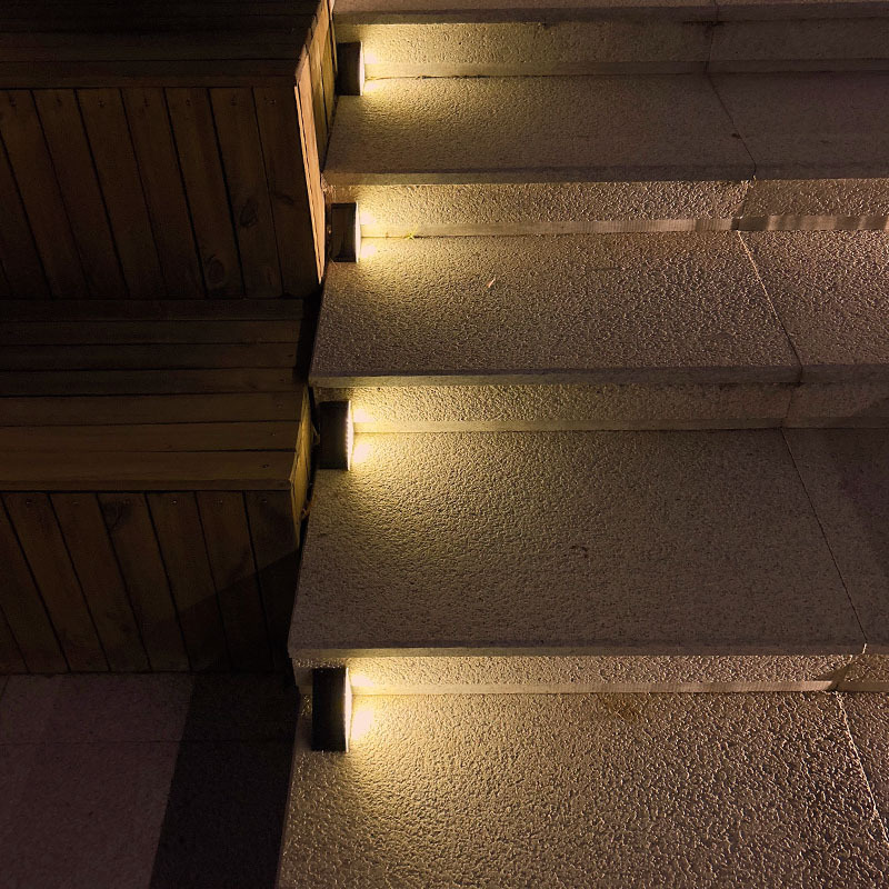 Cross-border solar triangular step lights, staircase base lights, courtyard garden path, porch, terrace atmosphere decoration Specification image