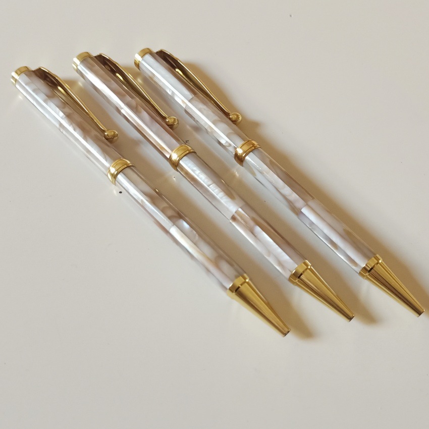 Shell Pen, Abalone Shell White Butterfly Shell Black Shell Mother-Of-Pearl Inlaid Pen, Three-Dimensional Shell Carving Ballpoint Pen, Business Gift Pearl Pen Application Scenario