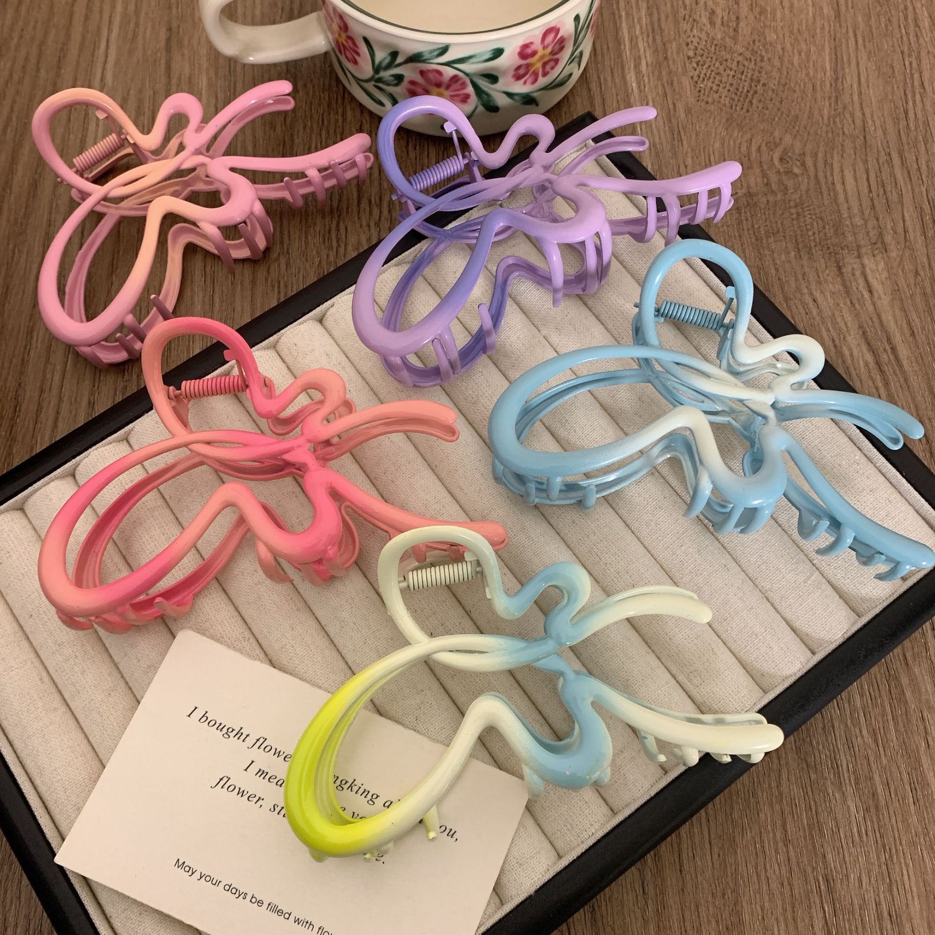 South Korea Summer Sweet Cool Girl Hair Grab Butterfly Cutout Design Grab Clip Cute Hair Clip Back Head Shark Clip Hair Accessories Application Scenario