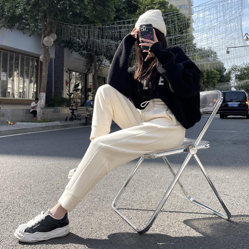 Windproof pants for women, new autumn and winter thickened casual pants, outdoor loose straight-leg sport pants, elastic belt pocket women's pants Application Scenario