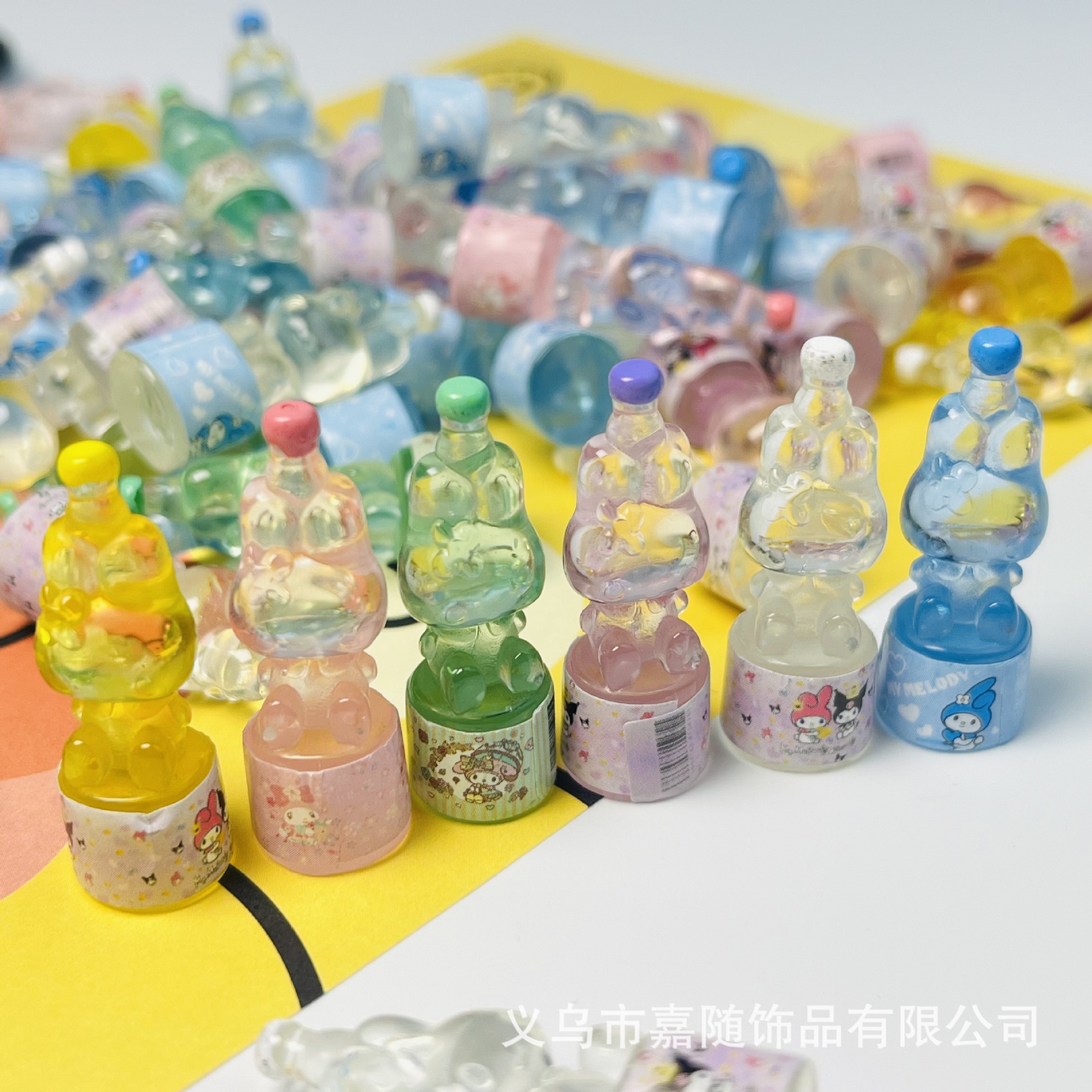 Mini bottle beverages, food toys, supermarket convenience store miniaturized KT water ornaments, diy decorations, dollhouse accessories, toys Application Scenario