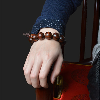 Authentic Hainan yellow rosewood and oil pear old material bracelet 2.0 Hainan Yellow Ghost Face Ghost Eye Bracelet for men and women, Buddhist prayer beads Application Scenario