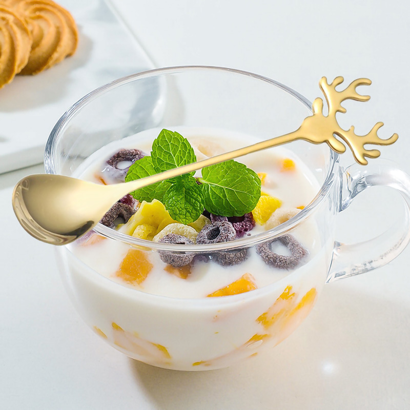 Creative Deer Head stainless steel coffee spoon Japanese and Korean dessert small spoon Christmas holiday gift spoon with cup mixing spoon Application Scenario