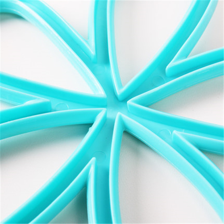Plum blossom-shaped heat-resistant and heat-insulating pads, anti-slip dining table PVC pot pads, bowl and plate pads, kitchen placemats, high-quality coasters Specification image