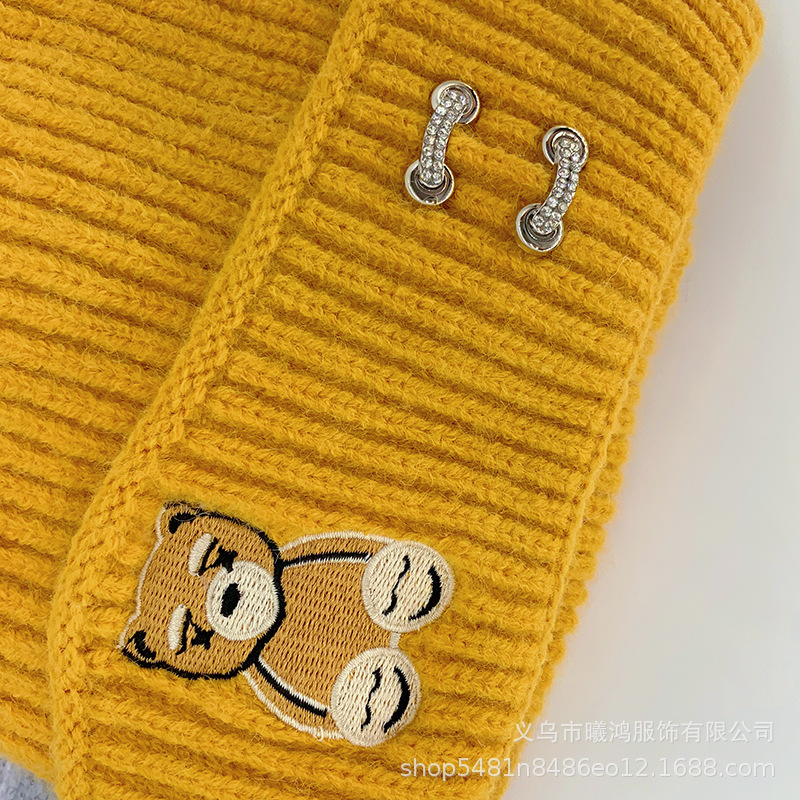 Autumn And Winter New Warm Fashion Knitted Hat Manufacturers Direct Acrylic Bear Solid Color Beanie Hat Spot Wholesale Application Scenario