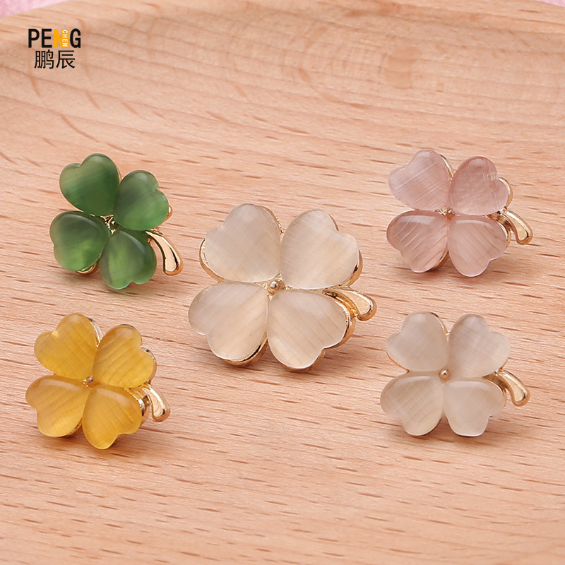 Four-leaf clover style brooch, alloy collar, fixed accessory, versatile decoration, anti-exposure clasp, Korean-style clothing corsage