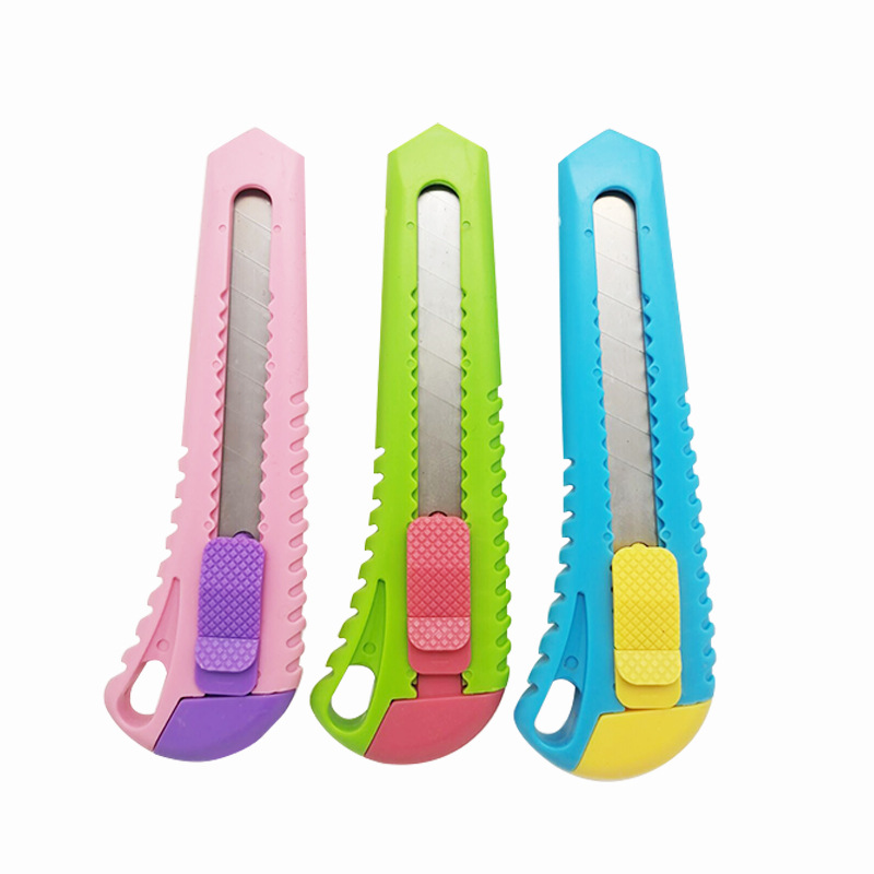 Cross-border wholesale candy two-color utility knife, large stainless steel wallpaper knife, paper cutting knife, cute express delivery knife, box opener Item Picture