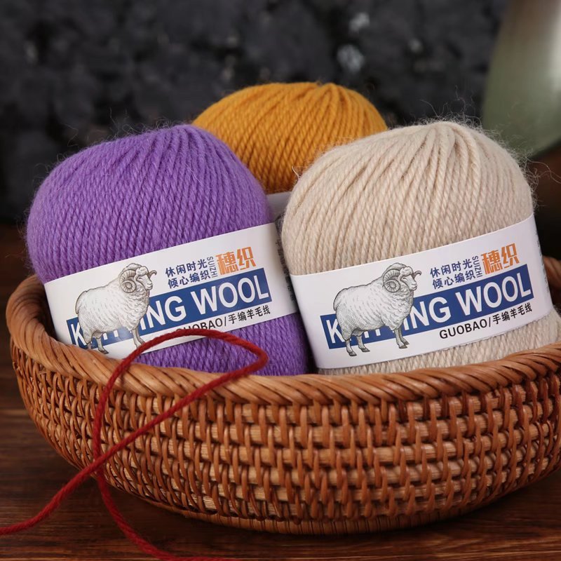 Wholesale 290 wool yarn for hand-knitted sweaters, scarves and hats, solid color four-strand wool yarn balls Application Scenario