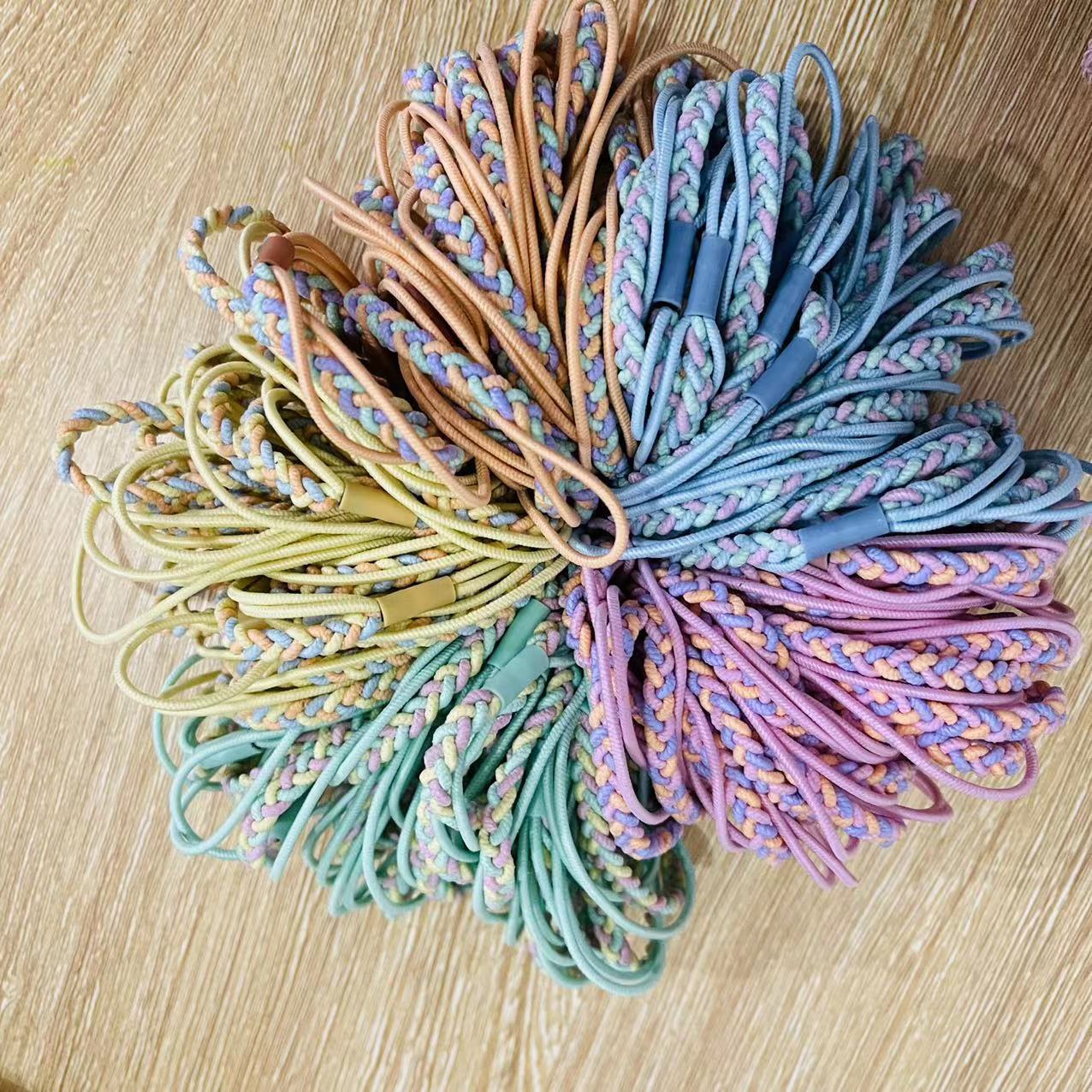 1 yuan 2 yuan hair tie, Korean style hair tie, colorful twisted two-strand rope, popular leather cover, simple and fashionable hair tie, trendy hair tie Application Scenario