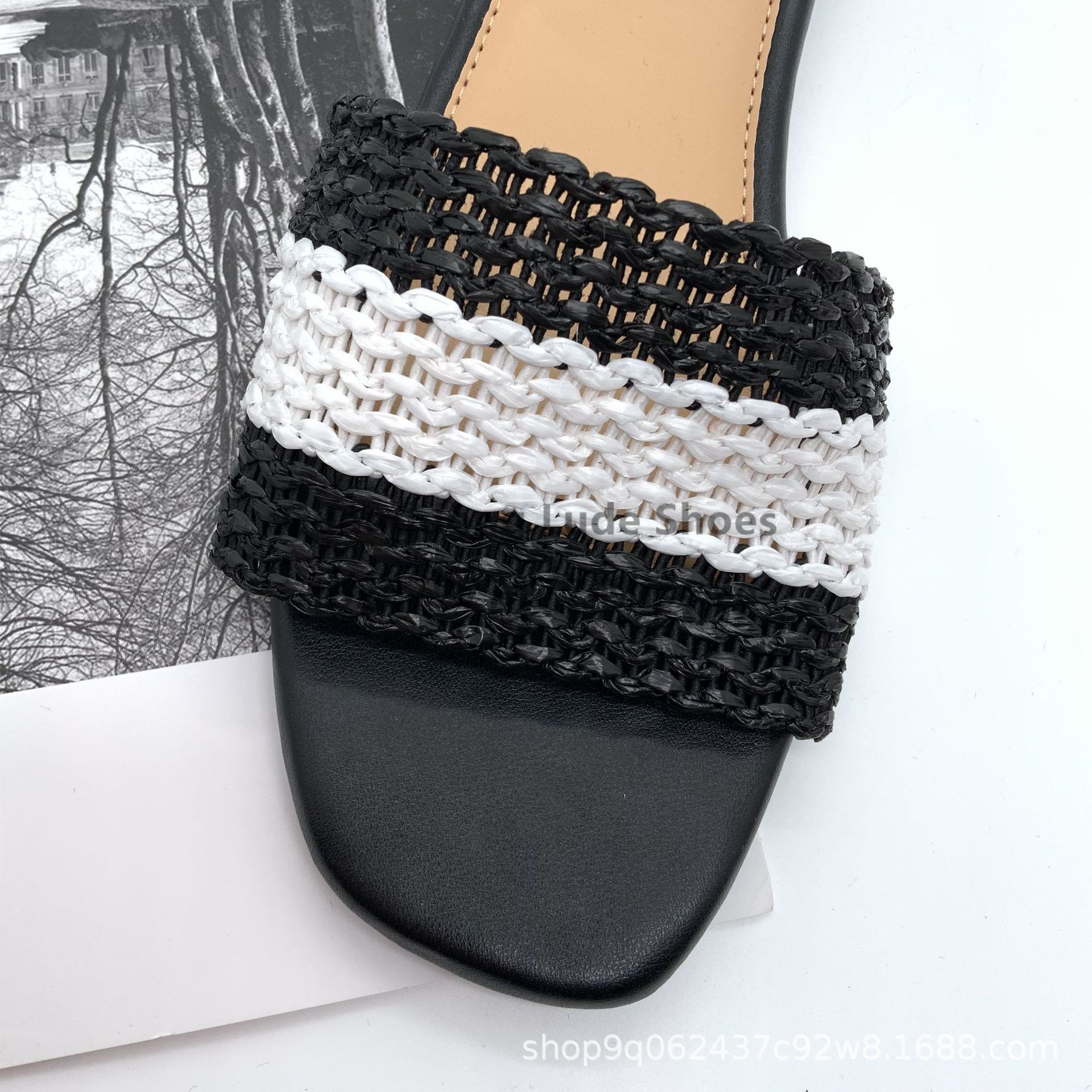 2022 New Summer Square Head Woven Breathable Slippers Women's Wedges Flip-Flops Guangzhou Women's Shoes Craft Shoes Sandals Sandals Women Application Scenario