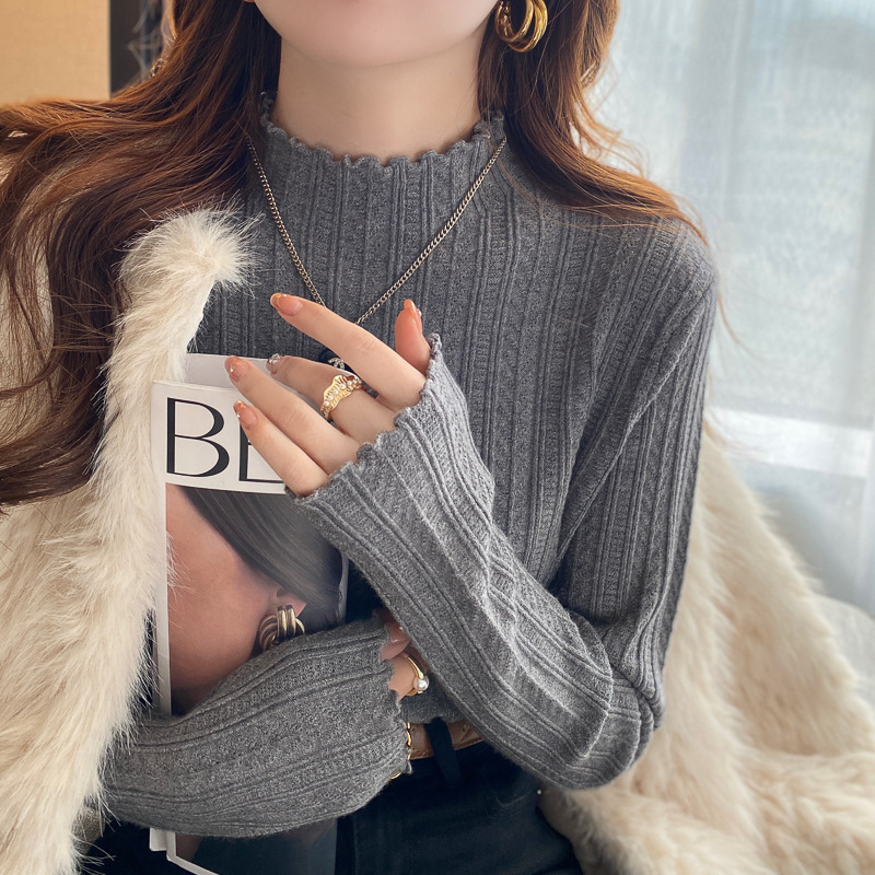 A high-end white base layer for women in the 2024 autumn and winter collection, paired with a semi-high-neck sweater and a black ear-trimmed knitted top Application Scenario