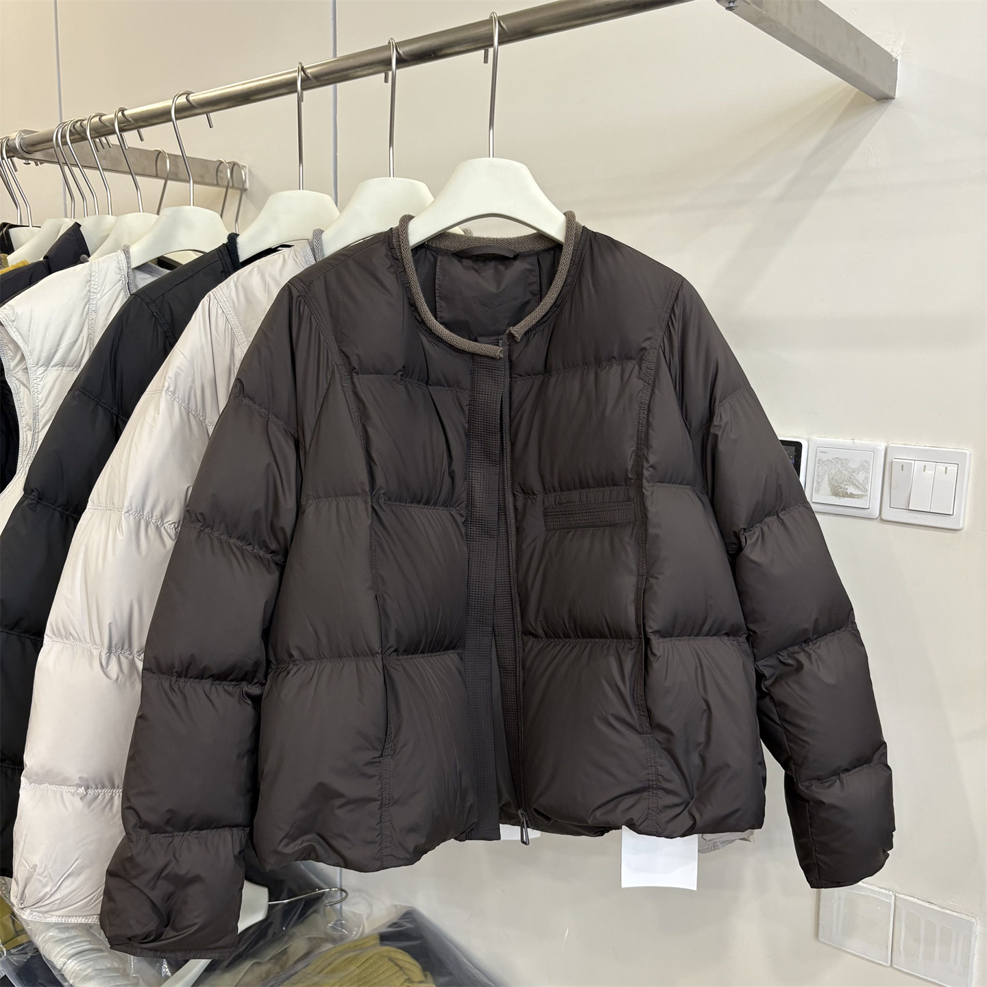 A new thickened and warm white duck down jacket for women in the 2025 winter, featuring a Korean-style rolled-up round-neck light down jacket pic 13