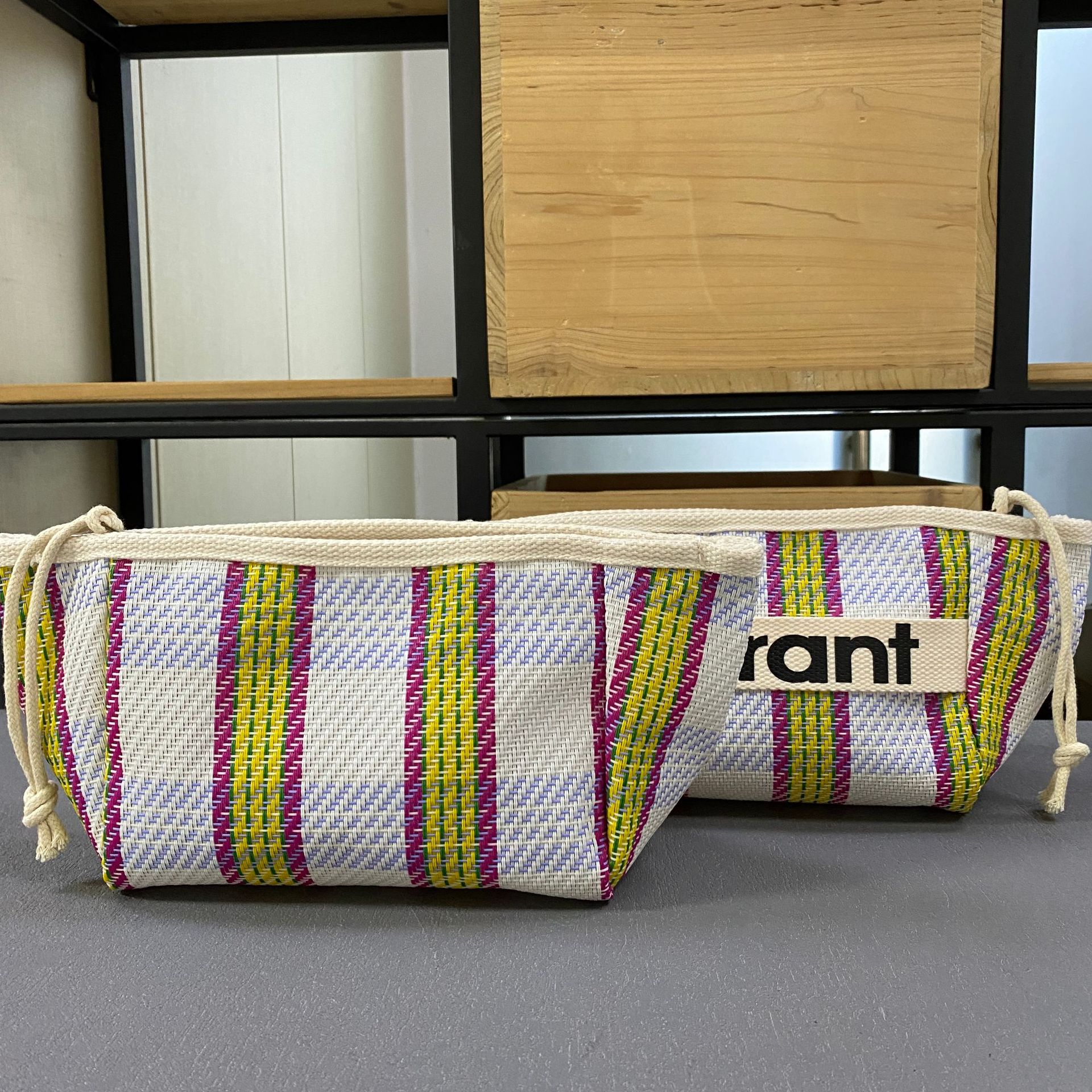 The New Manufacturer Directly Supplies Mar Straw Woven Storage Bag Zipper Makeup Bag Holding Bag Inner Liner Bag In Bag Specification drawing