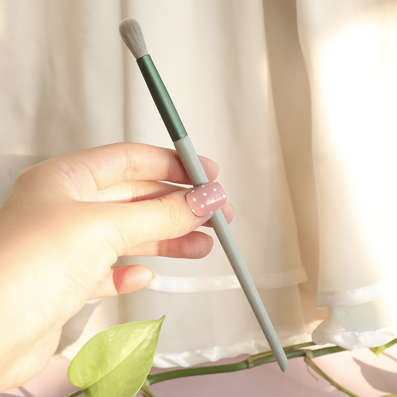 It's So Soft! Eyeshadow Brush Smudge Brush Detail Brush Spread Color Brush Nose Bridge Highlight Brush Cangzhou Makeup Brush Application Scenario
