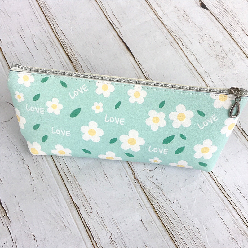 Korean version homemade cute transparent small flower pen case, ins cloud pen case, simple stationery storage box, peach pen case Application Scenario