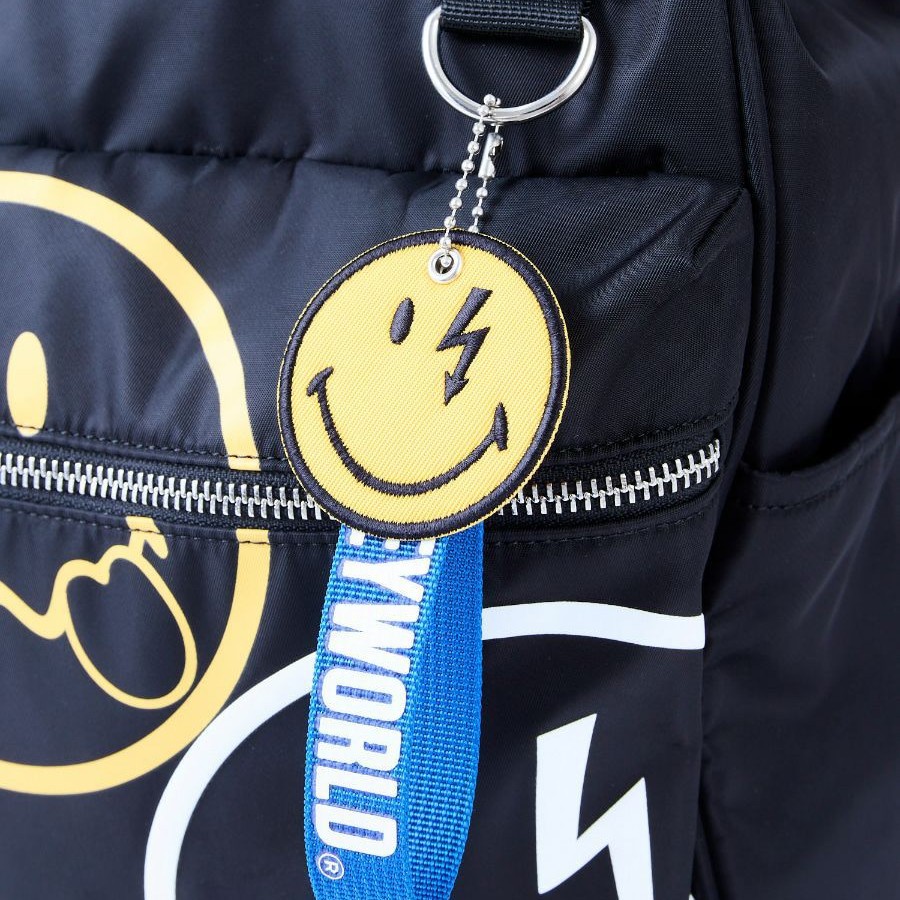 Rakuten Japanese backpack with a gold opening, cartoon graffiti for men and women, student schoolbag, large capacity, travel and escape bag Application Scenario