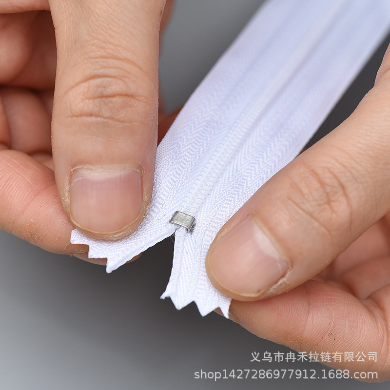 拉链/珍珠拉头/铆钉/拉头/皮革拉片产品图