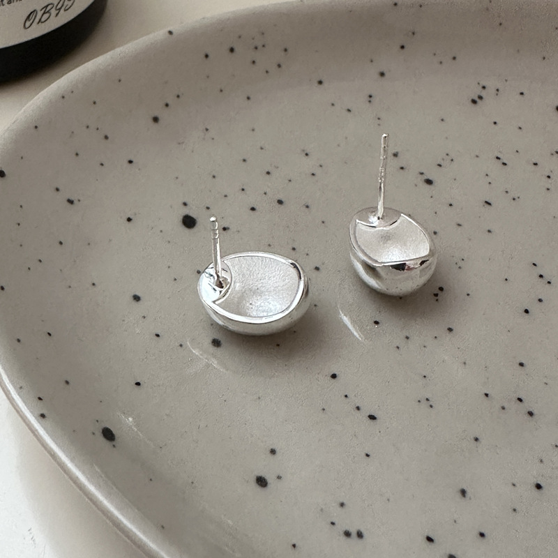 S925 sterling silver Korean version niche design style Bean earrings, Korean simple and fashionable commuter earrings wholesale Application Scenario