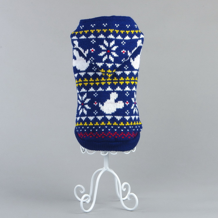 Pet sweater Christmas snowflake pattern fashionable cat clothing, thickened warm and comfortable knitted dog sweater clothing Application Scenario