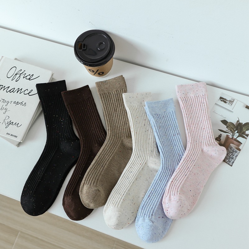 Sock stall, one-piece consignment for women's autumn and winter new polka dot yarn mid-calf socks, Japanese-style versatile solid color long calf socks, cotton sweat-absorbing white pile socks, one-piece consignment Application Scenario