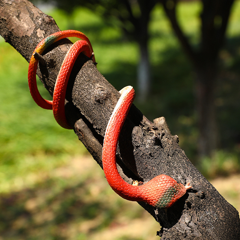 Factory wholesale 68cm eco-friendly rubber snake prank toys, soft rubber fake snakes, Halloween prank toy snakes details Picture