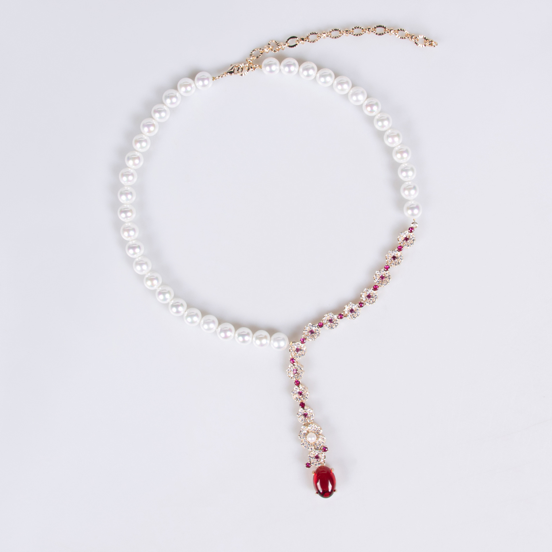 Liangya Liren Flower Pearl Necklace, artistic and retro petal Baroque pearl necklace, high-end dress accessory Item Picture