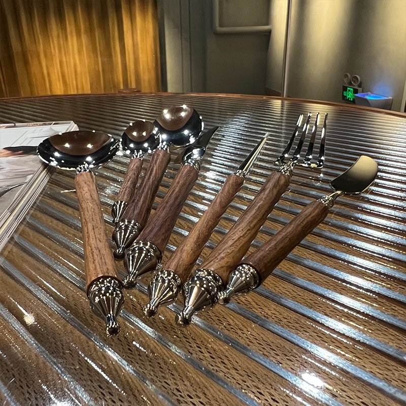 [The Boss Kept Beautiful] [Rare Yellow Pear Material] Wooden Handle 304 Stainless Steel Western Tableware Set Application Scenario