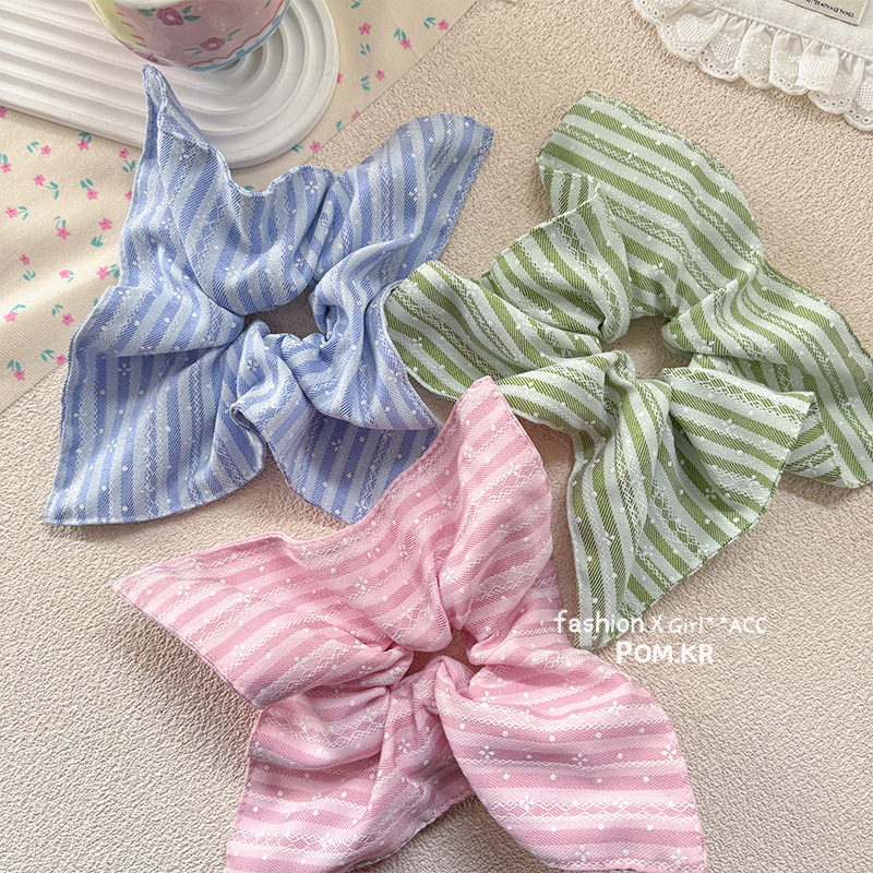 A new Korean-style lace striped hair band with a girlish look, high-elastic hair tie, and a large intestine square scarf clip for the back of the head