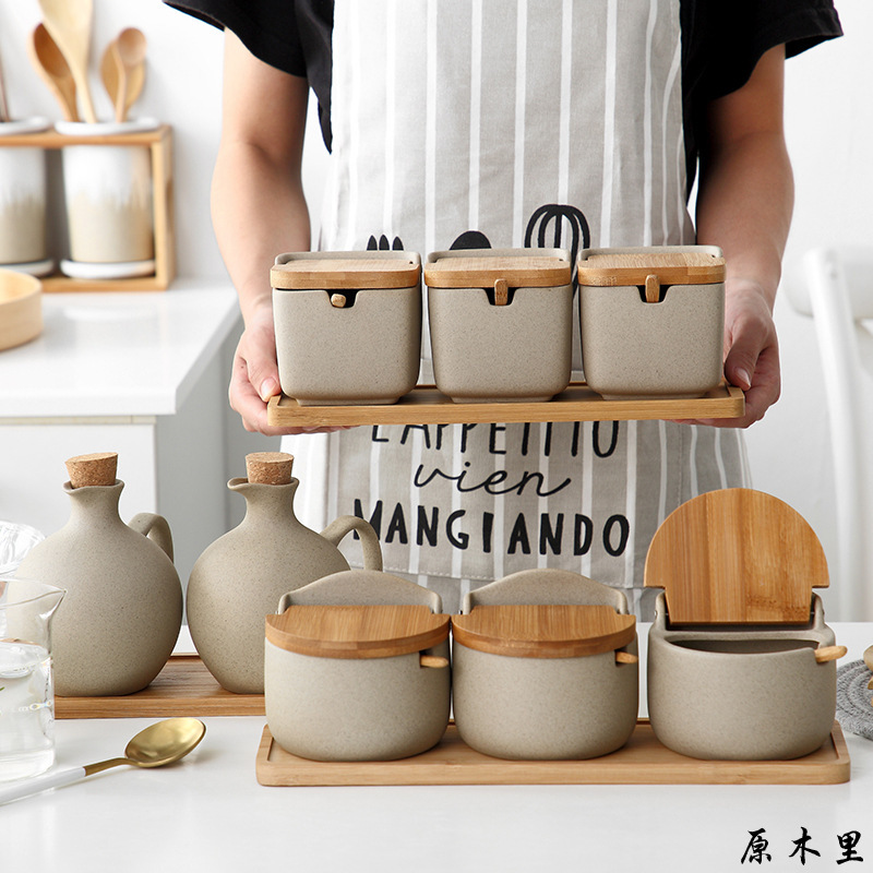 方形陶瓷调料罐 创意厨房用品竹木盖圆形盐罐带盖带勺调味盒套装图