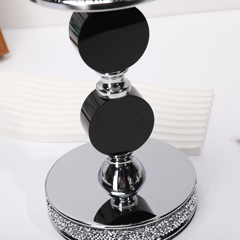 Cross-Border Black Home Creative Metal Candle Holder Wedding Decoration Candlestick Valentine's Day Romantic Candlelight Dinner Decoration Application Scenario