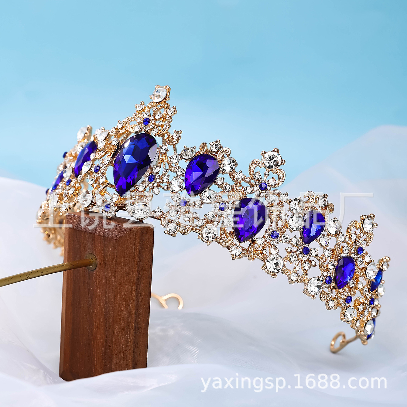 والأميرة الفضية الجديدة من أزياء أوروبا وأميركا Specification image