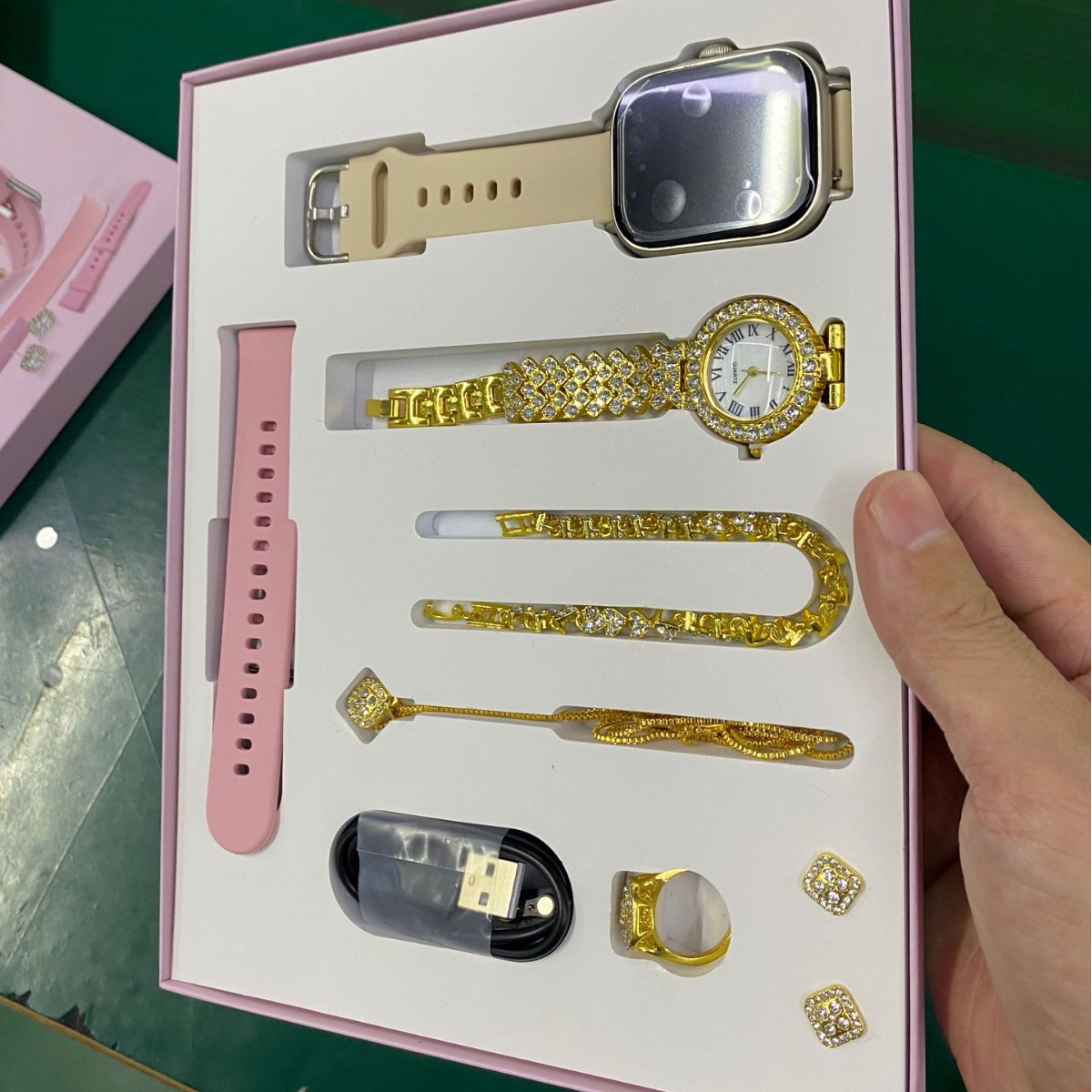 Tiktok cross border A58 plus smartwatch joyas para mujeres conjunto de diamantes 8 en 1 reloj deportivo bluetooth Application Scenario