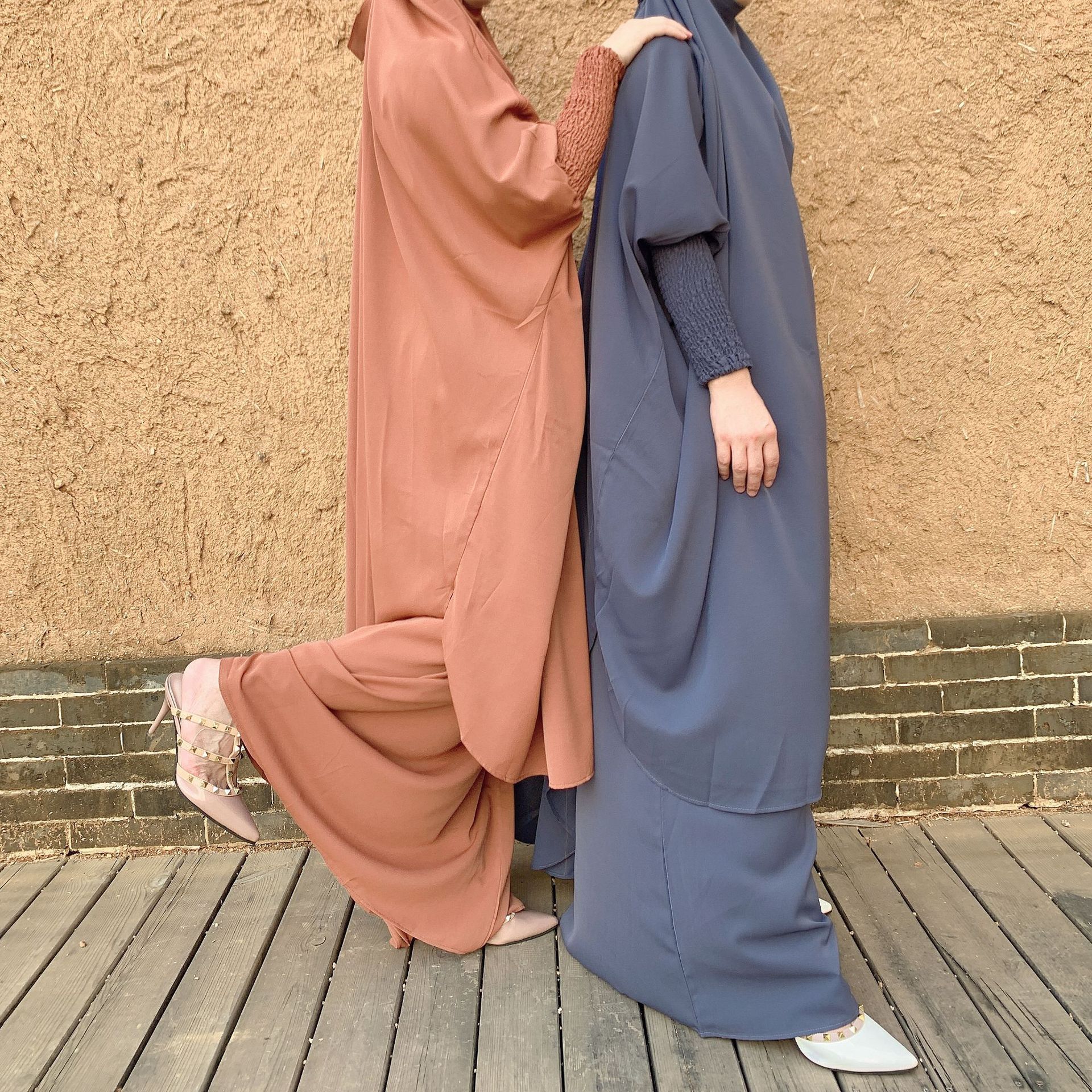 Abaya Amazon Cross-Border Muslim Women's Dress Two-Piece Middle East Turkey Solid Color Long Sleeve Big Swing Robe Application Scenario