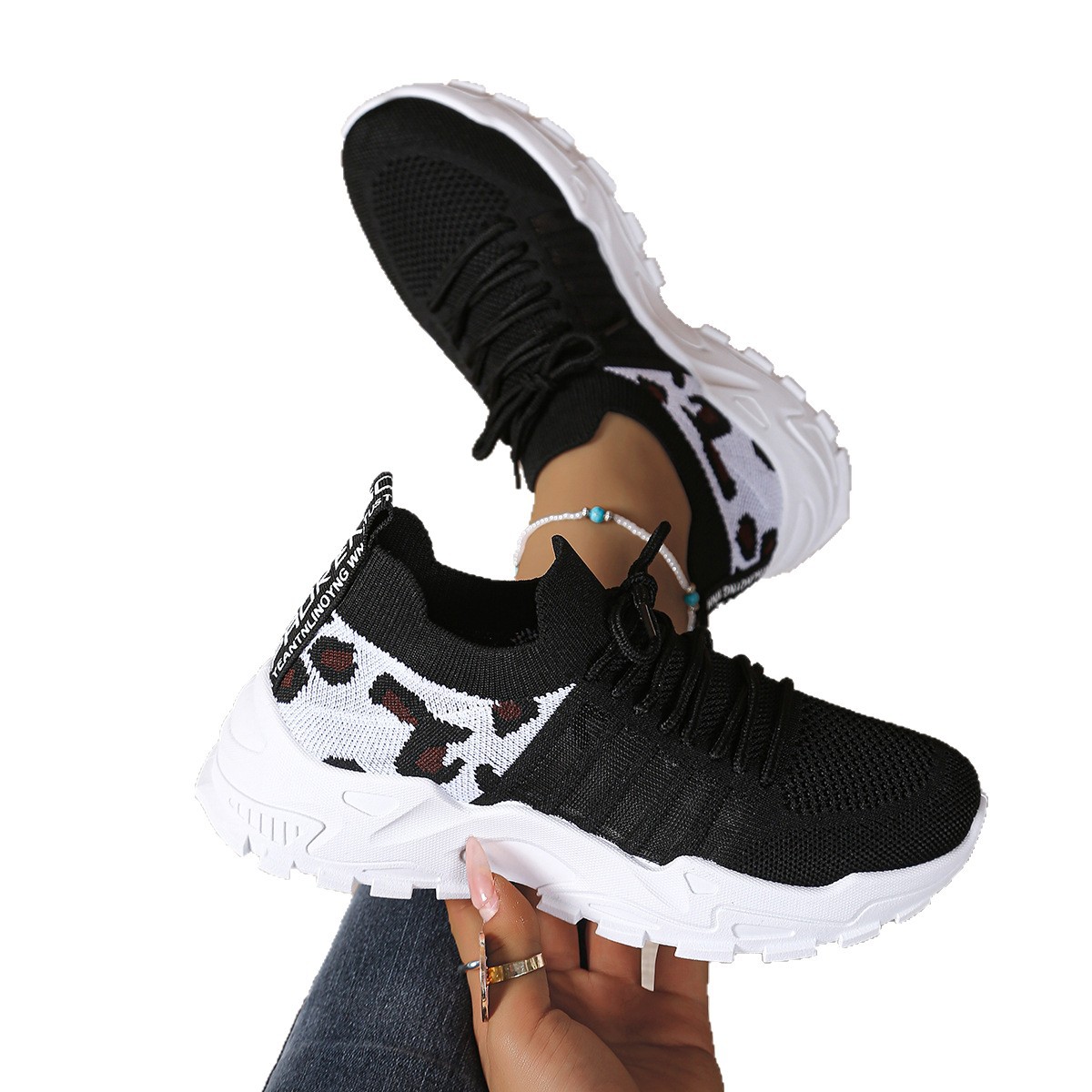 Wow Shoes Women's fashion New export mesh breathable sports shoes, retro white sneakers, Korean-style casual women's shoes Item Picture