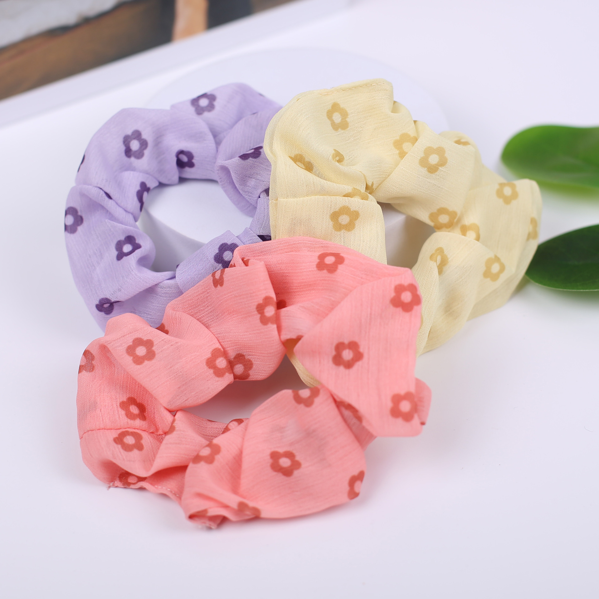 Spring and summer pleated French retro large intestine band, simple and ins girl's fat intestine hair band, cute hair tie and rubber band headwear Application Scenario