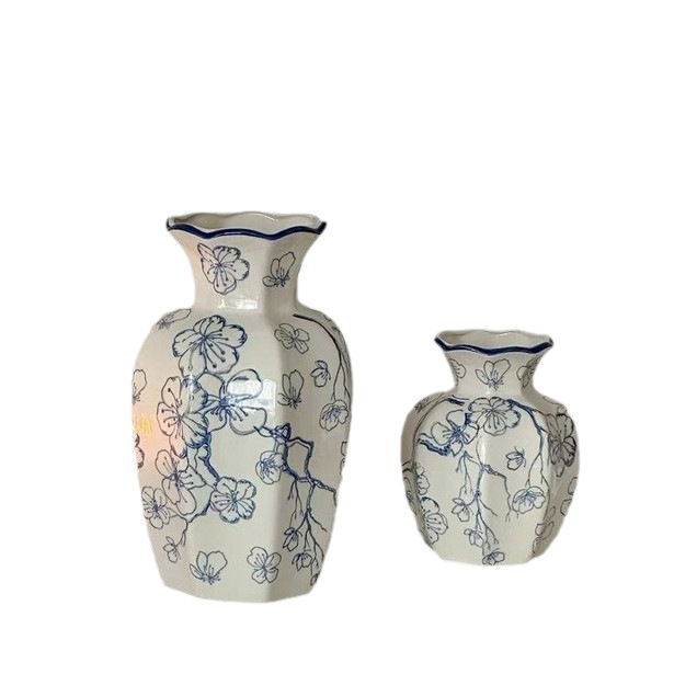 A new Chinese-style high-end retro blue and white porcelain octagonal ceramic vase, a realistic flower arrangement decorative item for the entrance hall of the living and dining room Item Picture