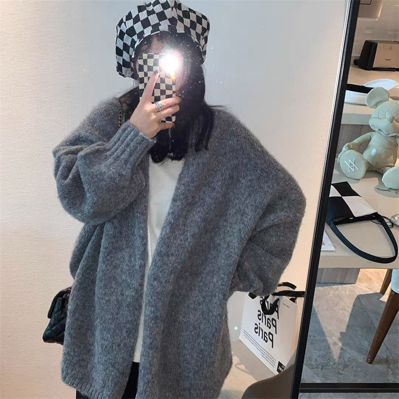 A soft and soft knitted coat with a laid-back style from Japan and South Korea for the autumn and winter season. Pair it with a gentle mid-length women's cardigan Specification image