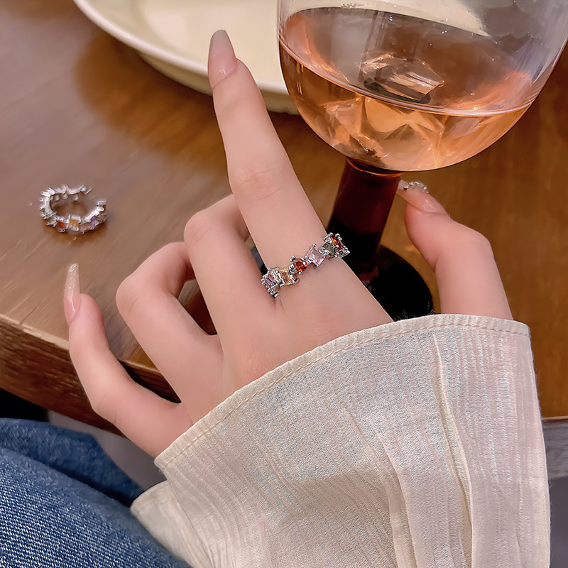 Retro colored and exquisite zircon open ring, women's light luxury adjustable index finger ring, unique and niche ring wholesale Application Scenario