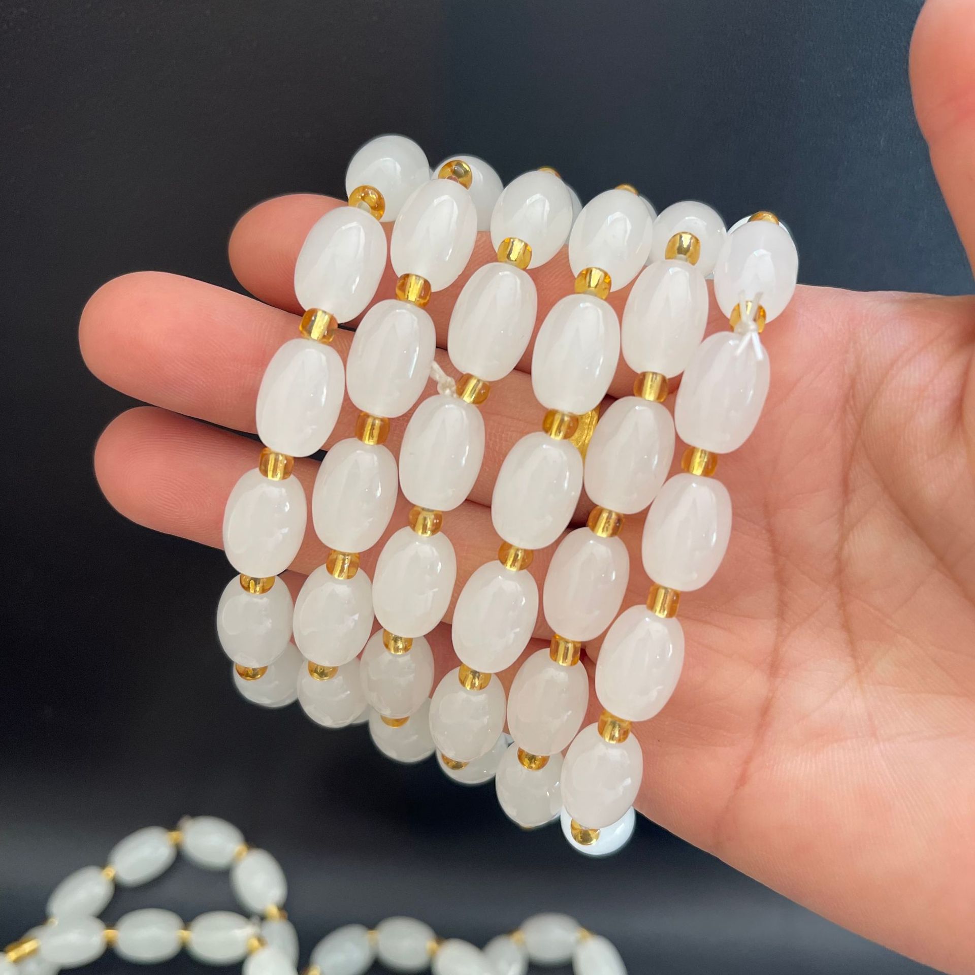 【 Zone 1-8 】 10x14mm (White jade with golden rice beads) bracelet 50 per bundle, 10x14mm white jade glass bracelet, white oval bracelet, imitation jade bracelet, 1 yuan, 2 yuan, wholesale from street stalls