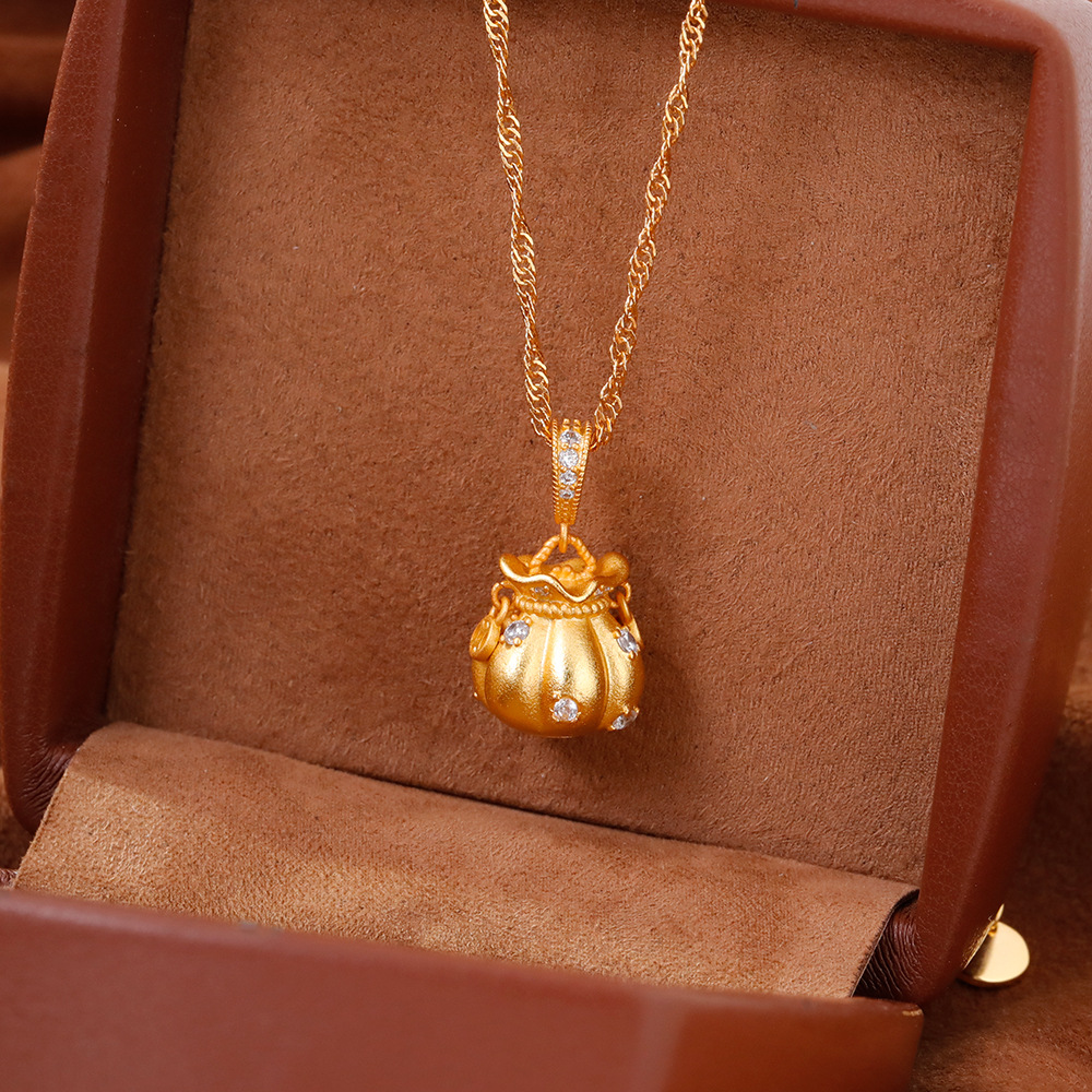Hyacinth New Chinese-style golden small lucky bag pendant necklace, exquisite high appearance level, niche design, light luxury, fashionable and versatile collarbone chain details Picture