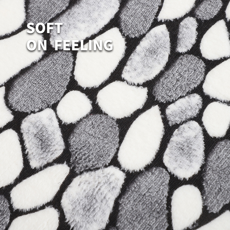 Wholesale of cross-border carpets, coral fleece three-piece sets, bathroom floor MATS, anti-slip foot MATS, bathroom absorbent sets, sofa cushions Specification image